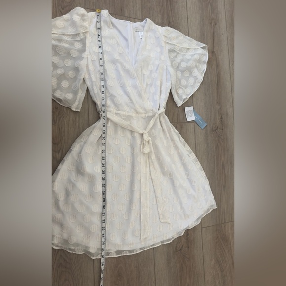 London Times White Flutter Sleeve Mini Dress 🤍 - Picture 3 of 11